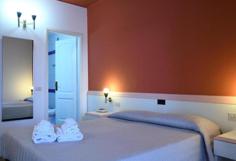 带露台的单人间, Orri