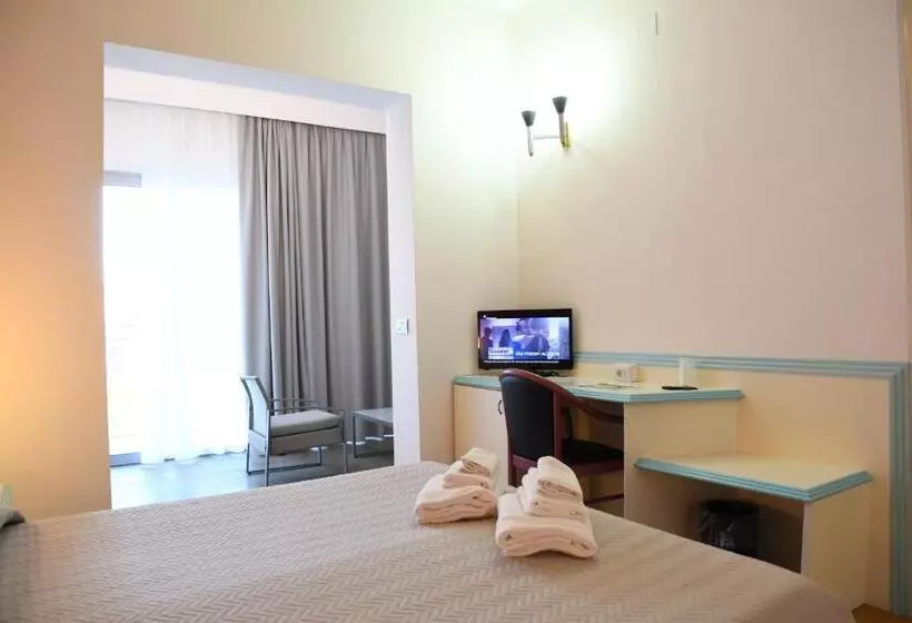 Standard Triple Room with Terrace, Orri