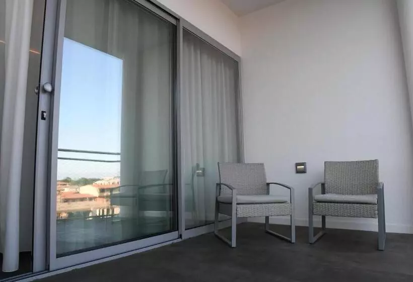 Standard Triple Room with Terrace, Orri
