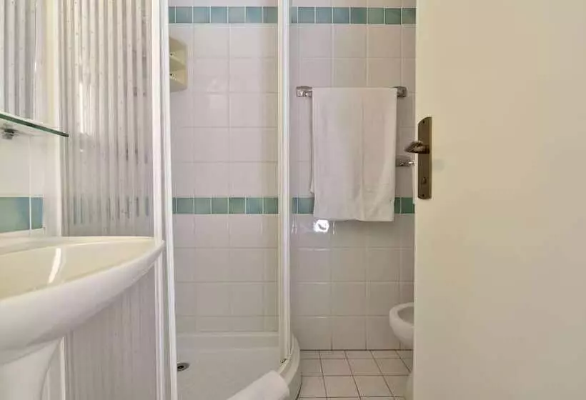 Standard Kolmen Hengen Huone, Orri