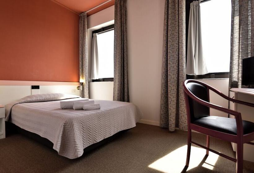 标准单人间, Orri