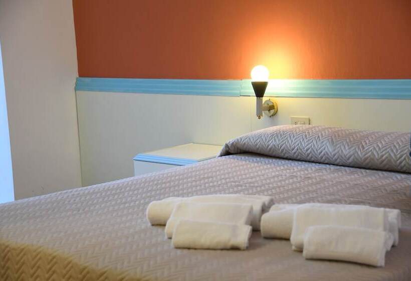 带露台的标准房间, Orri