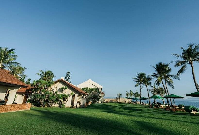 بانگلوی استاندارد, Palm Garden Beach Resort & Spa