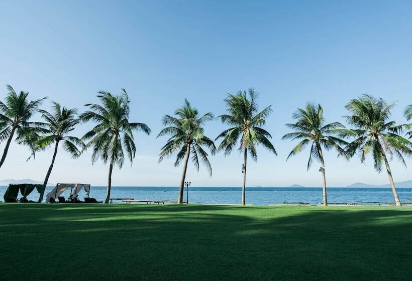 بانگلوی استاندارد, Palm Garden Beach Resort & Spa