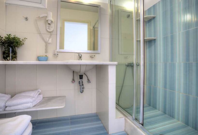 标准三人间, Pyrgaki