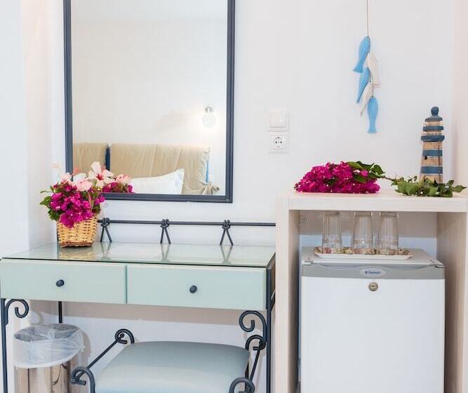 标准三人间, Pyrgaki