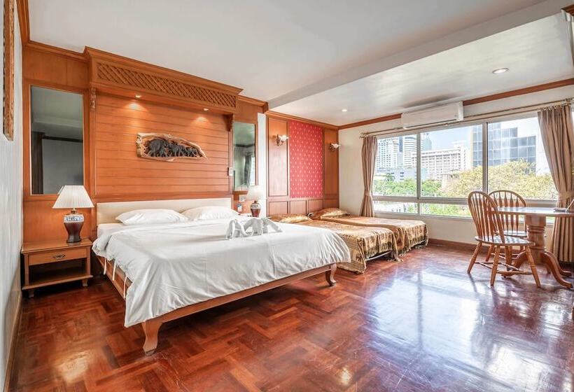 Quarto Triplo Deluxe, Royal Ivory Sukhumvit Nana