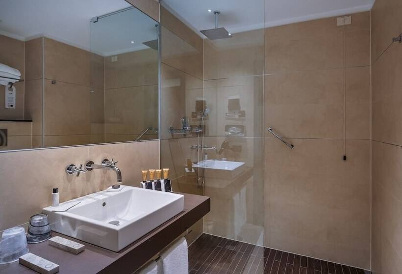 اتاق لوکس, Sav