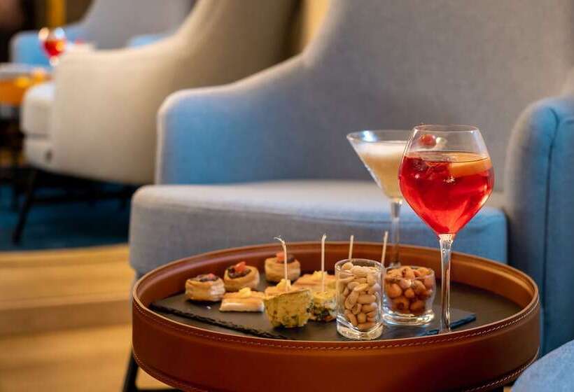 اتاق لوکس, Sav