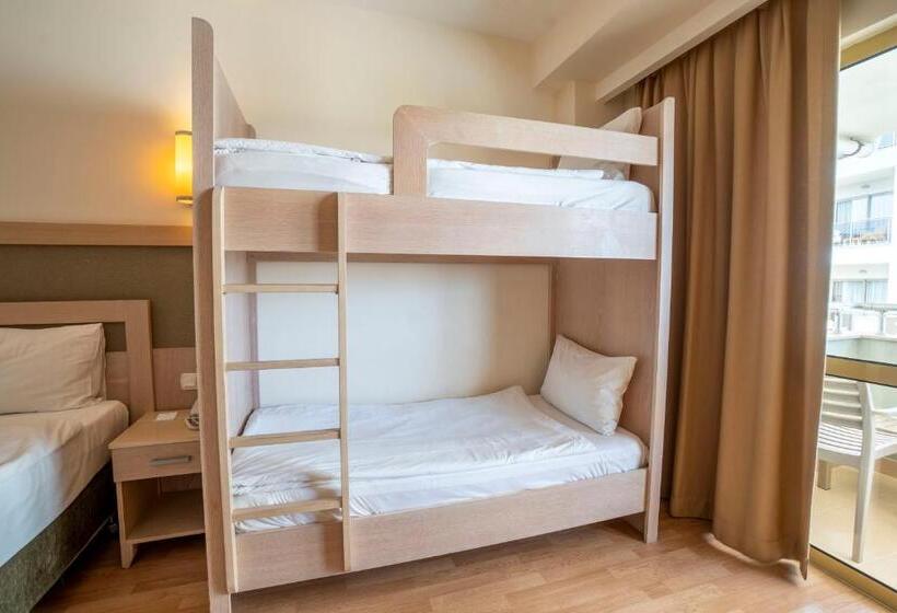 Standard Quadruple Room, Side Breeze