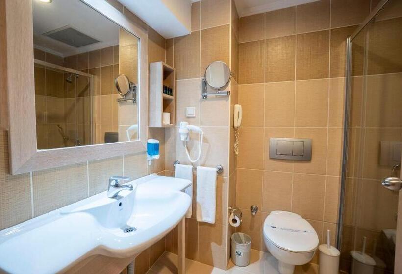 Standard Quadruple Room, Side Breeze