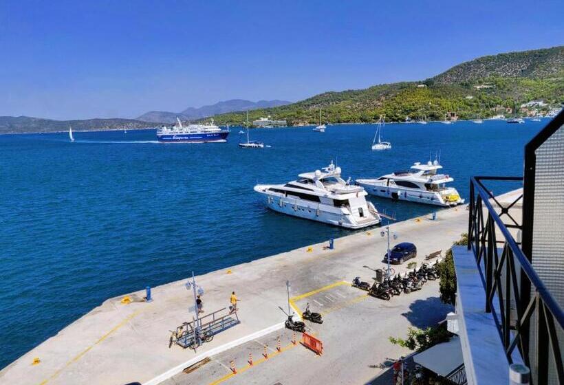 اتاق اجرایی با چشمانداز دریا, The Manessi City Boutique