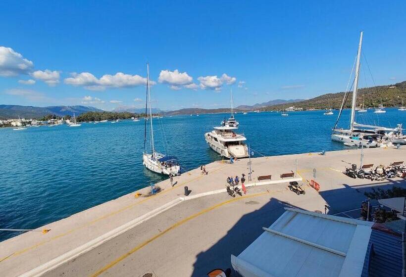 اتاق استاندارد با چشمانداز دریا, The Manessi City Boutique