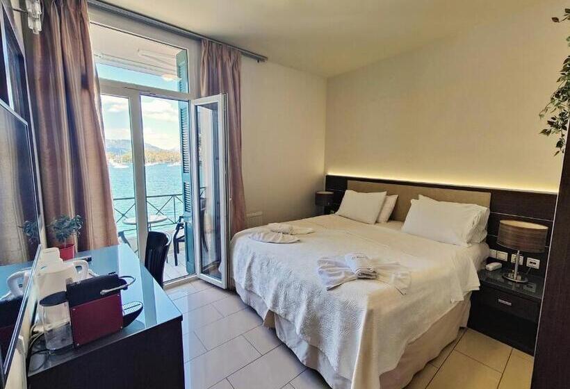 اتاق استاندارد با چشمانداز دریا, The Manessi City Boutique