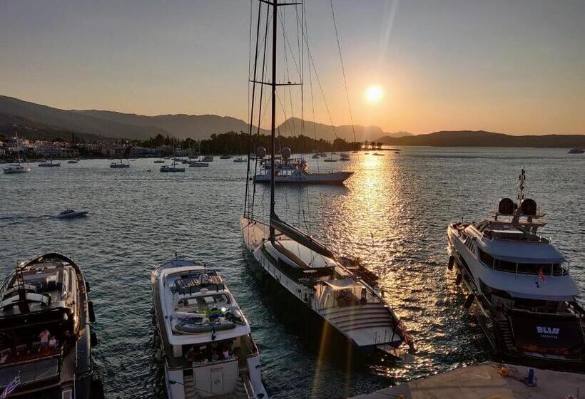 اتاق استاندارد با چشمانداز دریا, The Manessi City Boutique