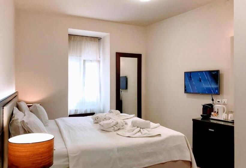 اتاق استاندارد, The Manessi City Boutique