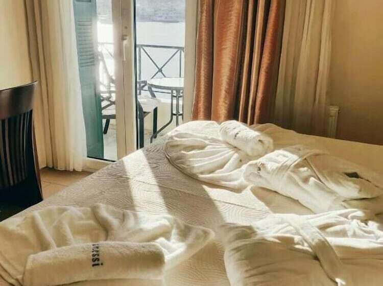 اتاق استاندارد با چشمانداز دریا, The Manessi City Boutique