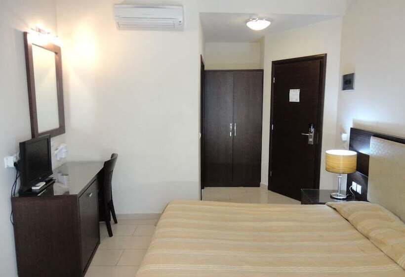 اتاق استاندارد با بالکن, The Manessi City Boutique