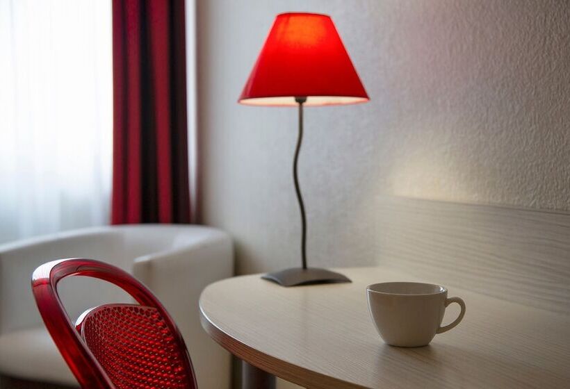 コンフォートトリプルルーム, The Originals City, Hôtel Alizéa, Le Mans Nord