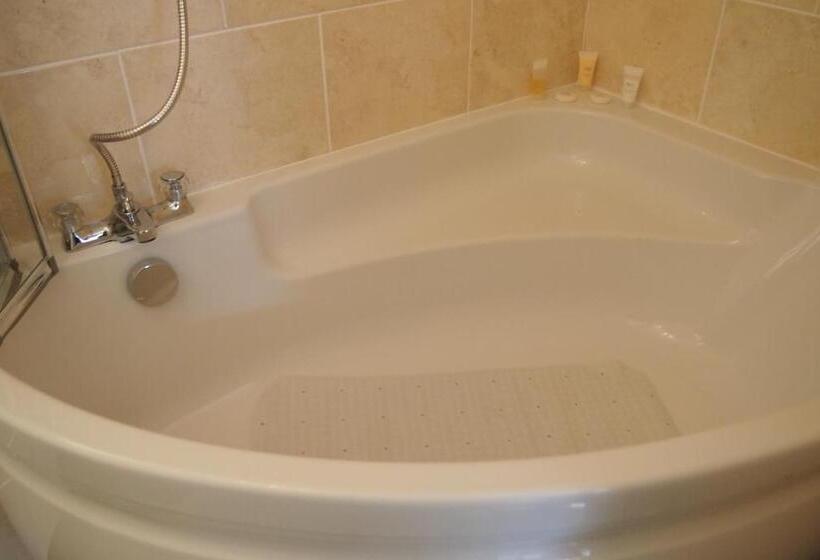 סוויטת ג'וניור, Thistle