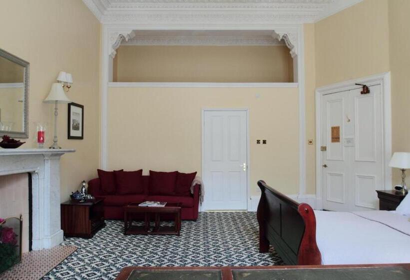 סוויטת ג'וניור, Thistle