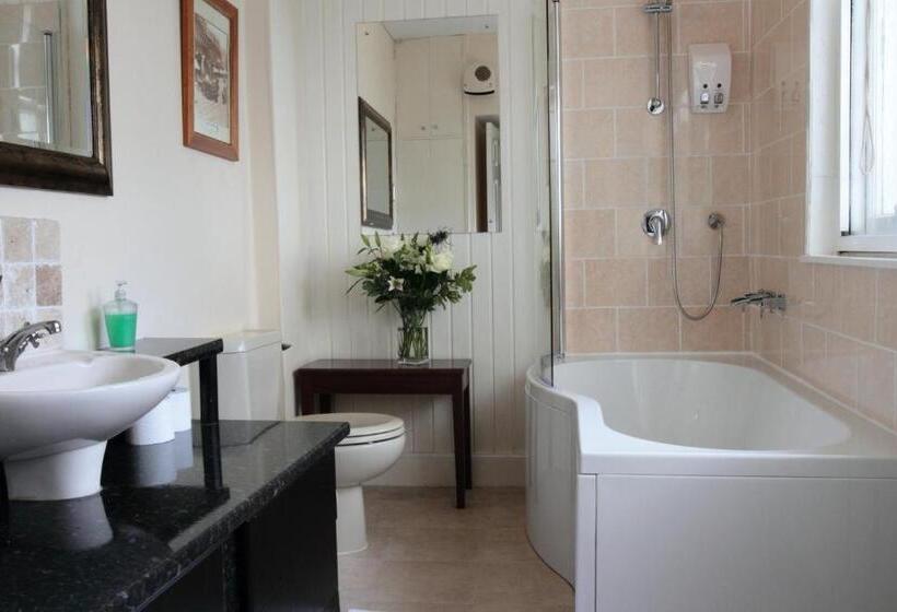 חדר אקזקיוטיב, Thistle