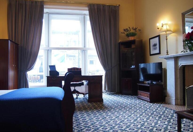 סוויטת ג'וניור, Thistle