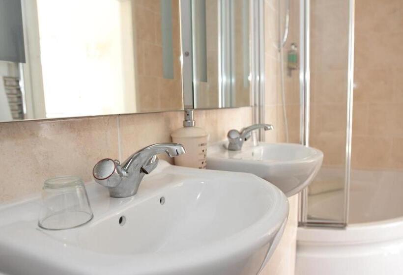 סוויטת ג'וניור, Thistle