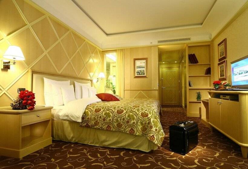 اتاق سوپریور با چشمانداز استخر, Splendid Conference & Spa Resort