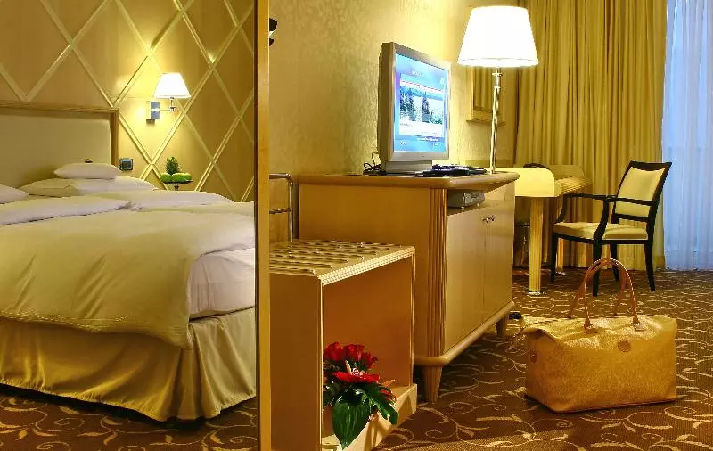 اتاق سوپریور با چشم‌انداز استخر, Splendid Conference & Spa Resort