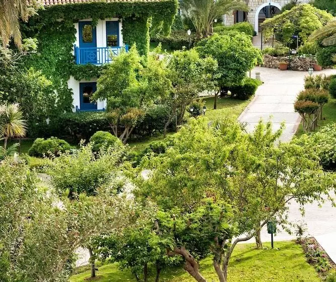 اتاق کلاب, Belconti Resort