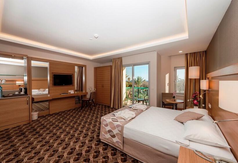 غرفة قياسية مطلّة علي البحر, Belconti Resort