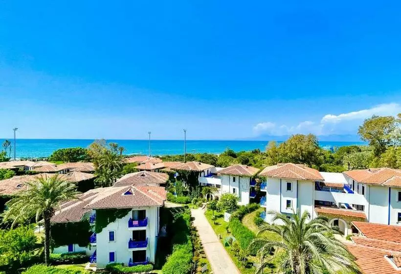 اتاق استاندارد با چشم‌انداز دریا, Belconti Resort
