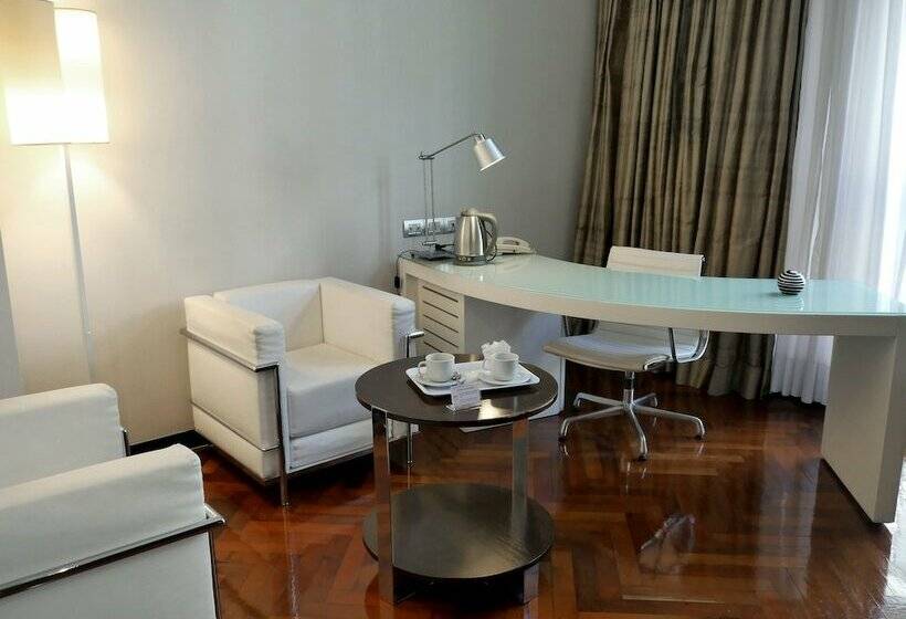 سوییت, 725 Continental