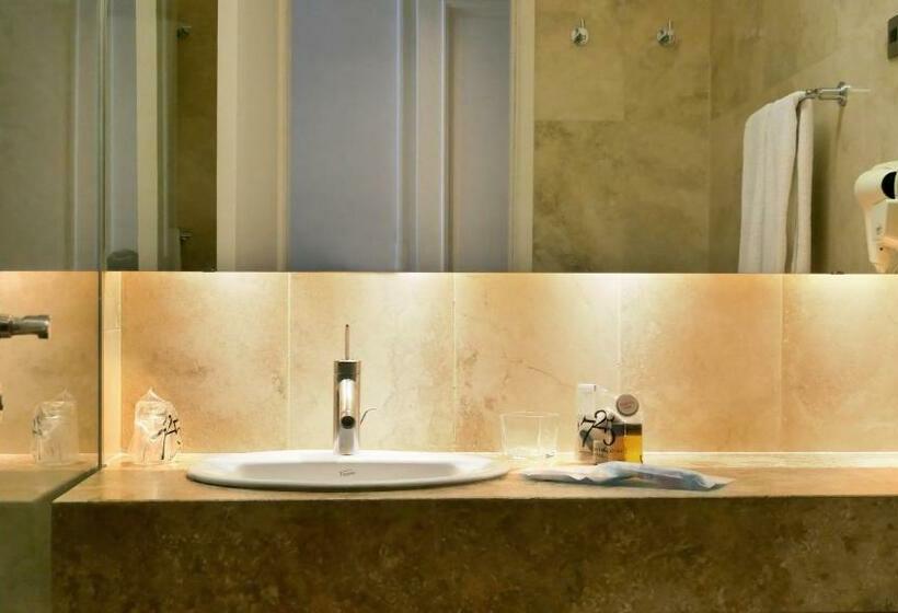 غرفة قياسية فردية, 725 Continental