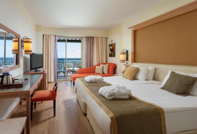 اتاق خانوادگی با چشم‌انداز جانبی دریا, Dobedan Beach Resort Comfort