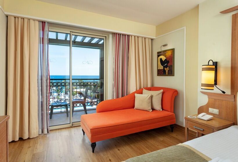 اتاق اساندارد با چشم‌انداز جانبی به دریا, Dobedan Beach Resort Comfort