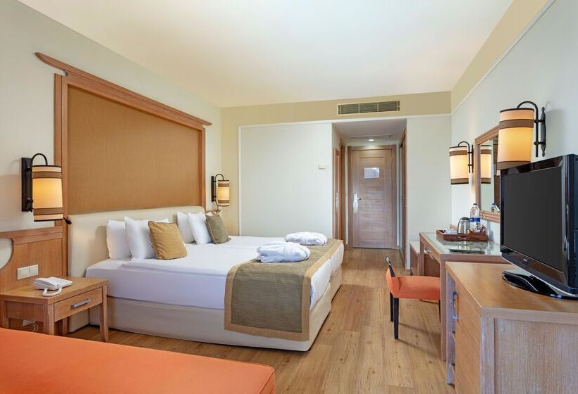 اتاق اساندارد با چشم‌انداز جانبی به دریا, Dobedan Beach Resort Comfort