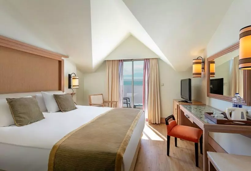 اتاق خانوادگی با چشم‌انداز جانبی دریا, Dobedan Beach Resort Comfort