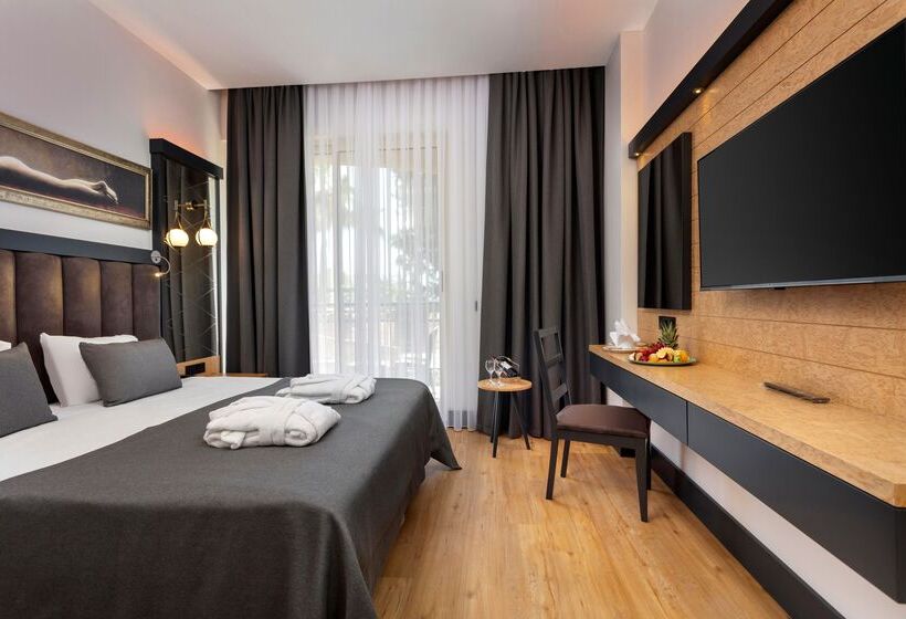 اتاق خانوادگی با چشم‌انداز جانبی دریا, Dobedan Beach Resort Comfort