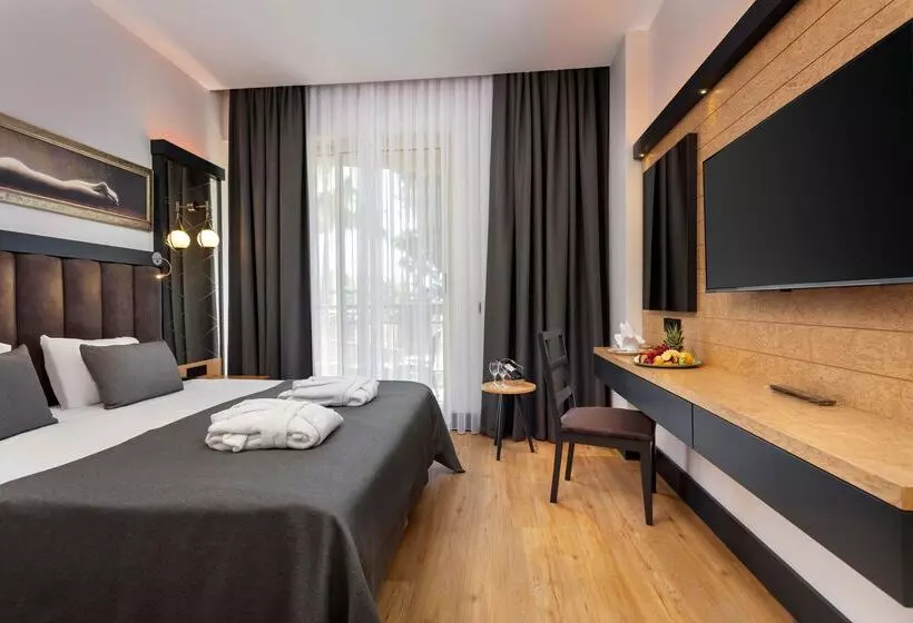 اتاق خانوادگی با چشم‌انداز جانبی دریا, Dobedan Beach Resort Comfort