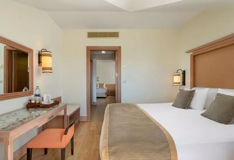 اتاق خانوادگی با چشم‌انداز جانبی دریا, Dobedan Beach Resort Comfort