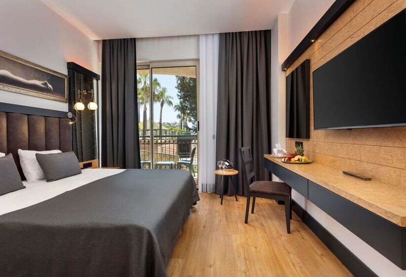 اتاق خانوادگی با چشم‌انداز جانبی دریا, Dobedan Beach Resort Comfort