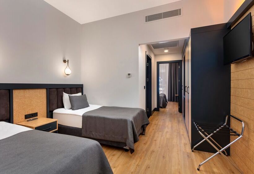 اتاق خانوادگی با چشم‌انداز جانبی دریا, Dobedan Beach Resort Comfort