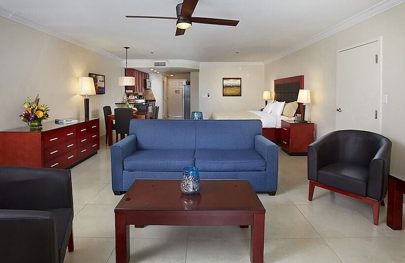 스탠다드 스튜디오, Divi Village Golf and Beach Resort