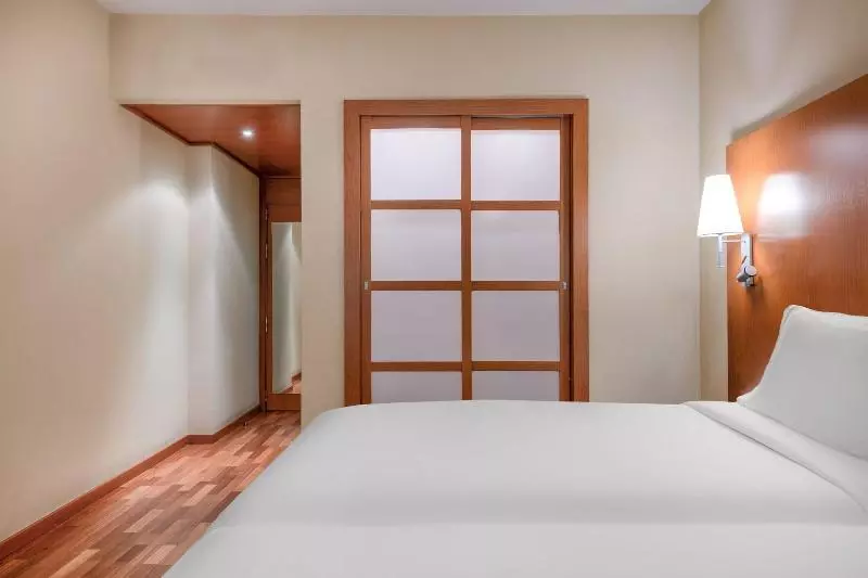سوئیت برای معلولان, Fort Lauderdale Grand
