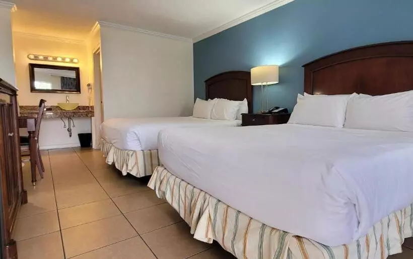 اتاق کلاسیک با چشم‌انداز استخر, Fort Lauderdale Grand