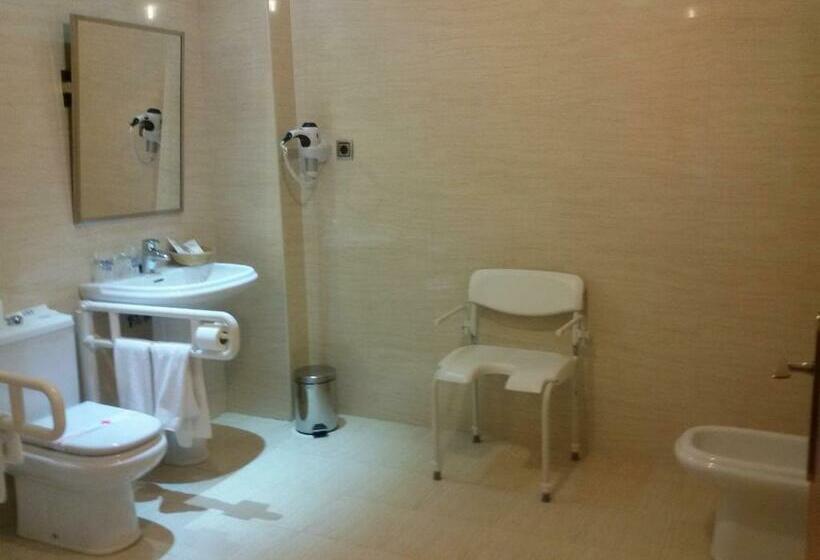 חדר סטנדרט מותאם לאדם עם מוגבלויות, II Castillas Ávila