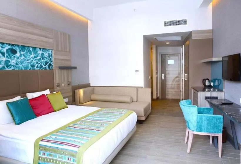 Standard swim-up room, Long Beach Alanya   Ultra All Inclusive