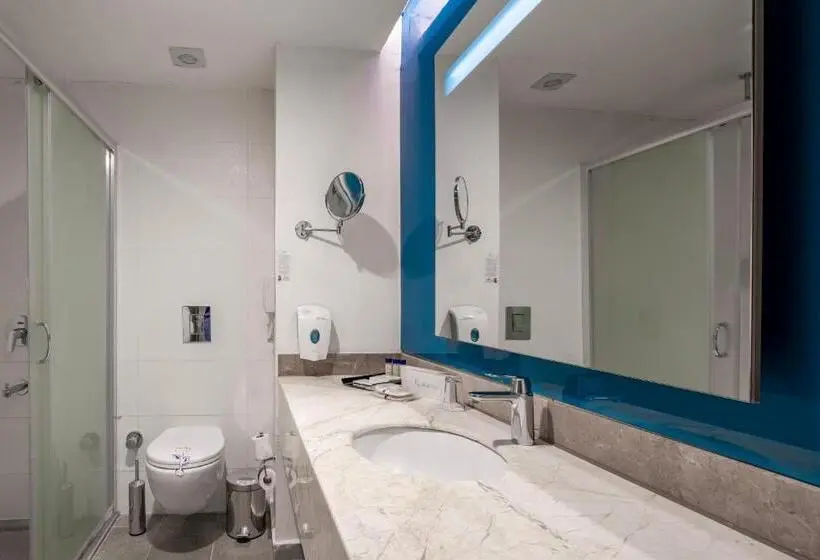اتاق استاندارد سه تخته با چشم‌انداز استخر, Long Beach Alanya   Ultra All Inclusive
